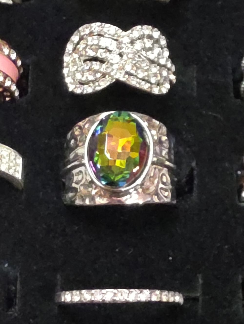 RESELLERS! LOT OF 50 HIGH QUALITY FASHION RINGS ALL IN EXCELLENT CONDITION - Picture 7 of 15